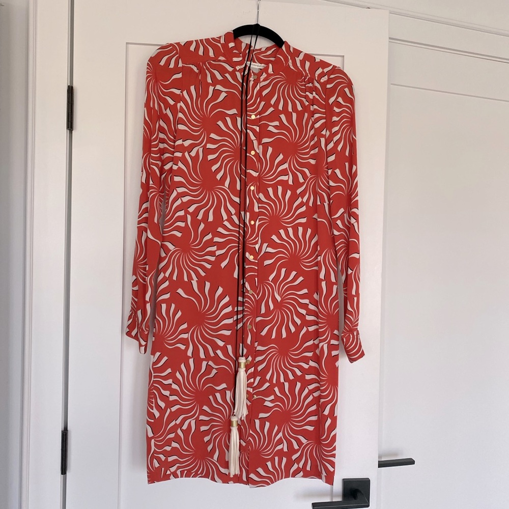 Diane Von Furstenberg size Small dress with tassel belt tie. gold button snap up